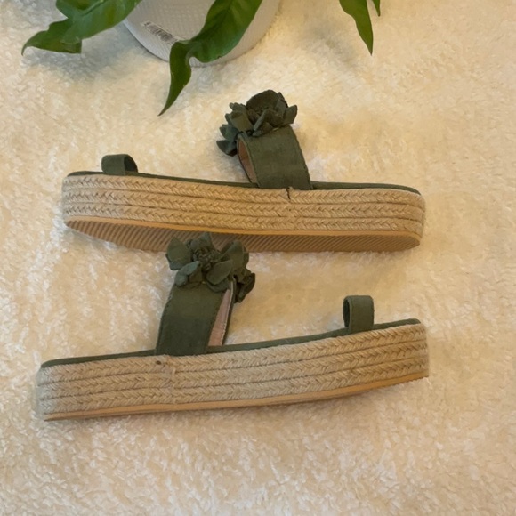 Flower Sandals - 8 - Picture 5 of 9